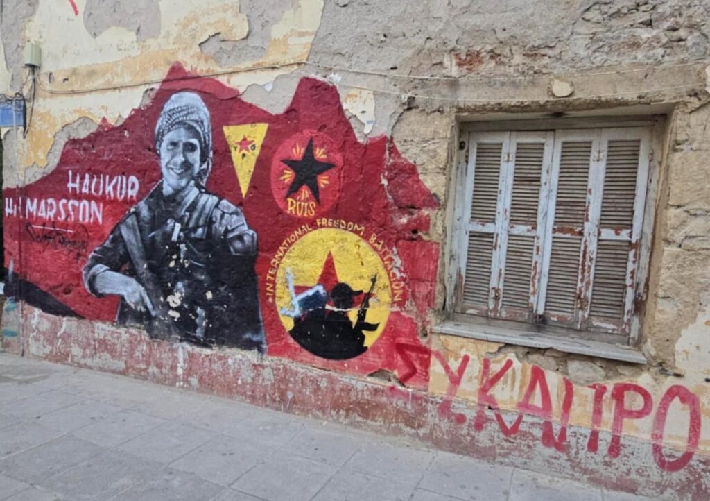 Τα Προσφυγικά φιλοξενούν Έλληνες, Ευρωπαίους, Κούρδους, Λατινοαμερικανούς, Ασιάτες και όλοι ζουν αρμονικά μεταξύ τους.